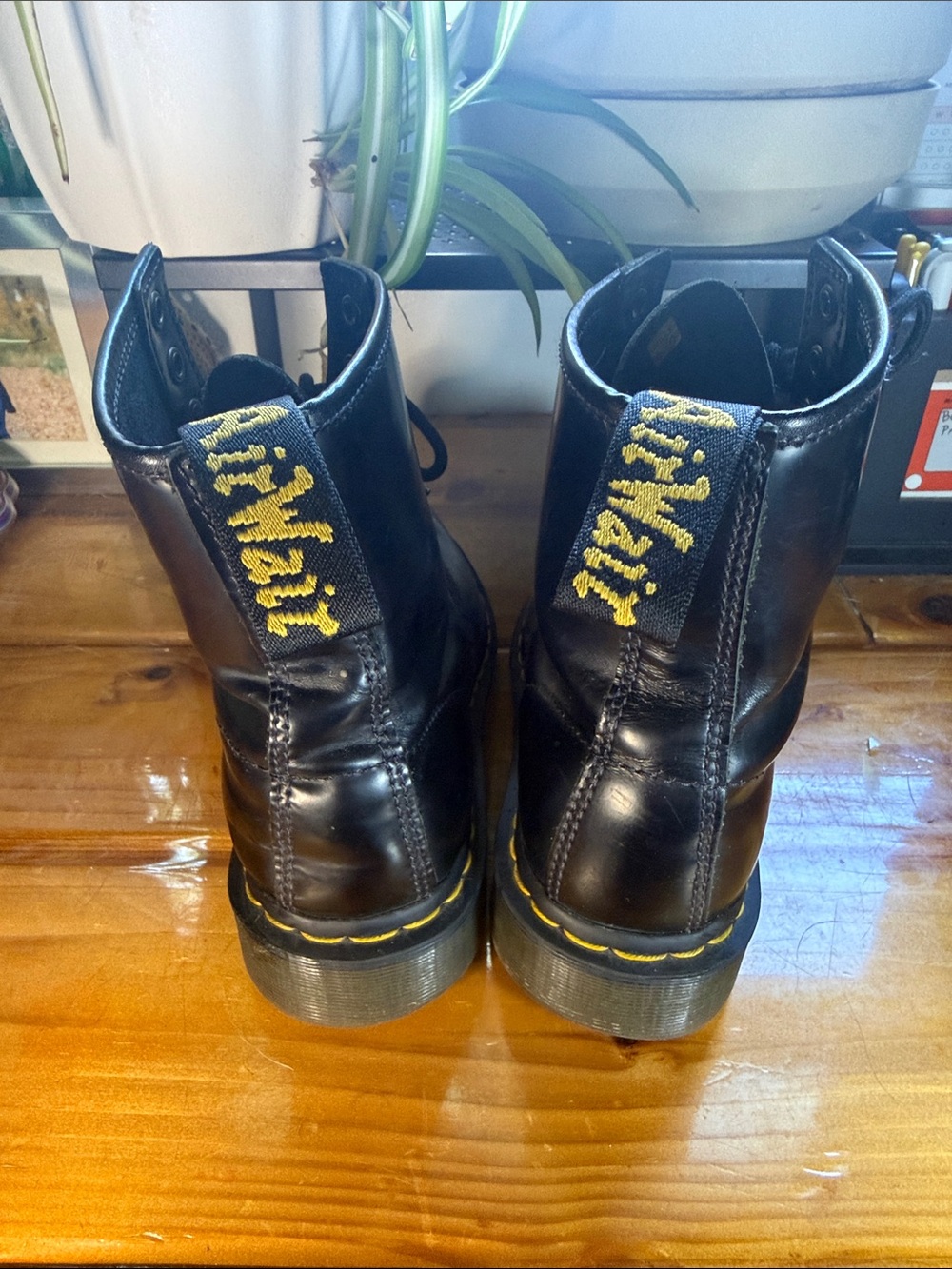 Dr. Doc Martens Black Leather Lace-Up Boots 1460: Size 39 EU, Men’s 7, Women’s 8 - Picture 2 of 5